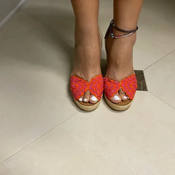 Kate Spade Women's Red Wedge Sandals 9.5 (missing lace)