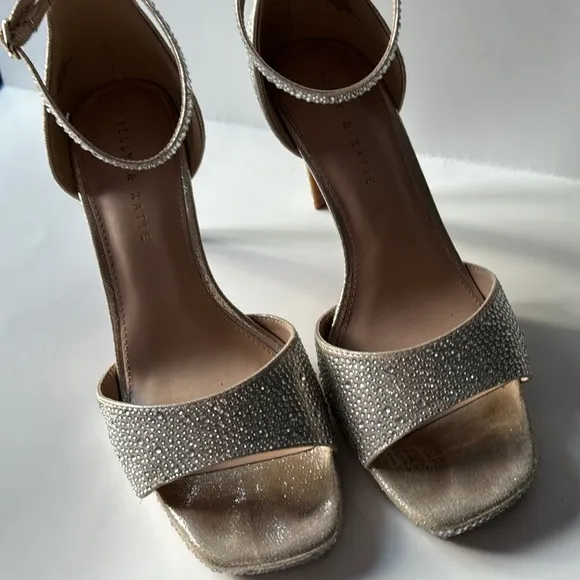 Kelly &amp; Katie Dahlia Platform Sandal LT GOLD (shimmer sand) Size 10