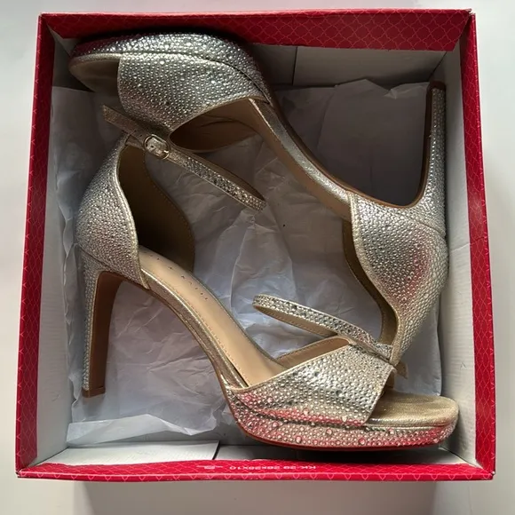 Kelly &amp; Katie Dahlia Platform Sandal LT GOLD (shimmer sand) Size 10