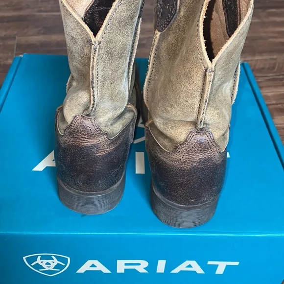 Kids Ariat Boots, size 4