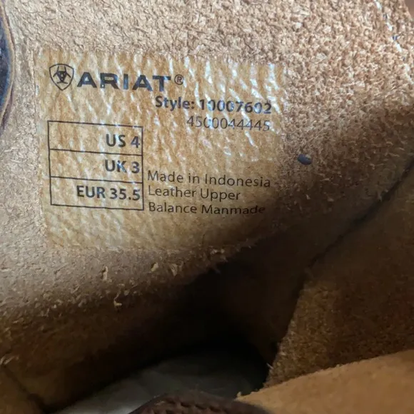 Kids Ariat Boots, size 4
