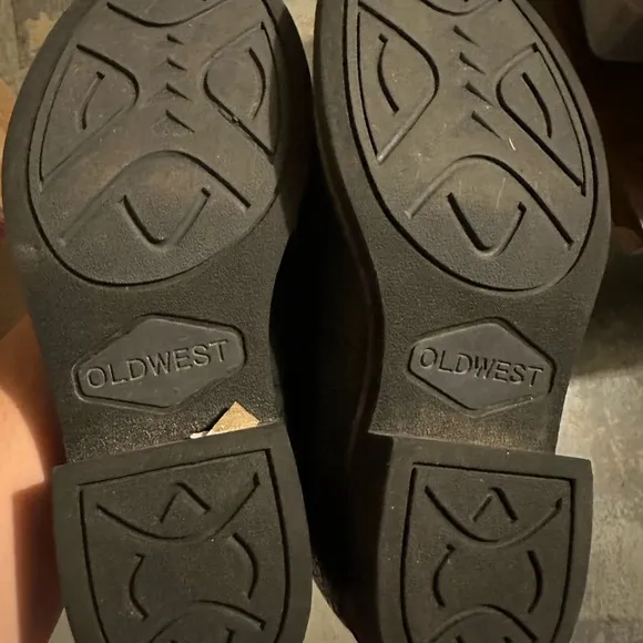 Kids Old West boots. Square toe Like new. Only worn one time!