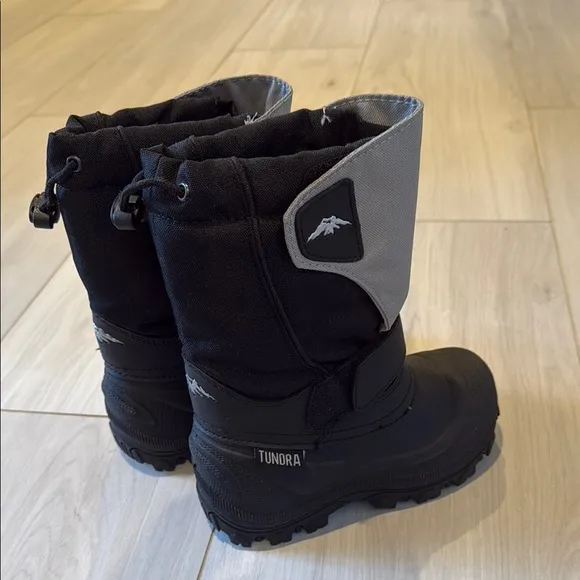 Kids Quebec boots by Tundra, size 13