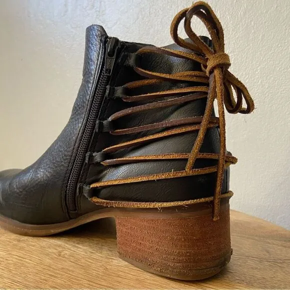 Korks Belaya Black Leather Lace Tie Up Ankle Boots