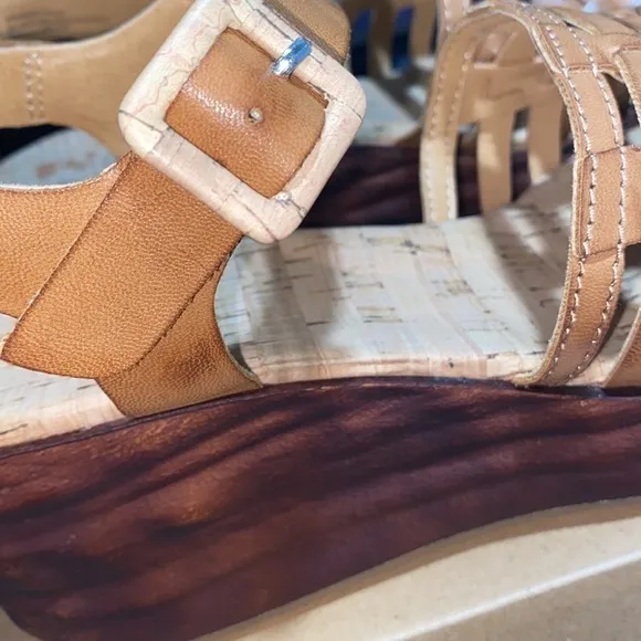 Korks Marley Sandals New in box wedge platform tan faux leather size 9