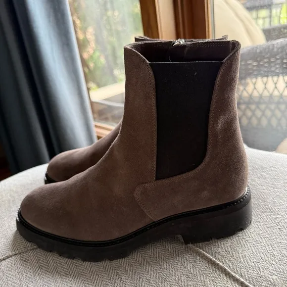 La CANADIENNE Brown Ankle Boots with Black Elastic Panels