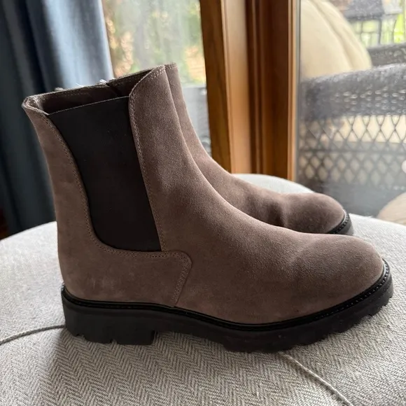 La CANADIENNE Brown Ankle Boots with Black Elastic Panels