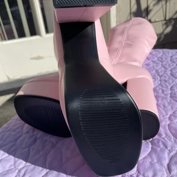 LA MODA DOLLS KILL BABY PINK PLATFORM KNEE HIGH BOOTS BRAND NEW IN BOX SIZE 8