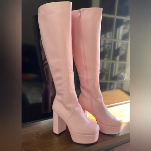 LA MODA DOLLS KILL BABY PINK PLATFORM KNEE HIGH BOOTS BRAND NEW IN BOX SIZE 8