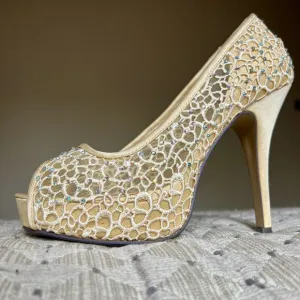 Lady Couture Ivy Peep Toe Gold Lace Mesh Stiletto Heels NIB Women’s EU 39 US 8
