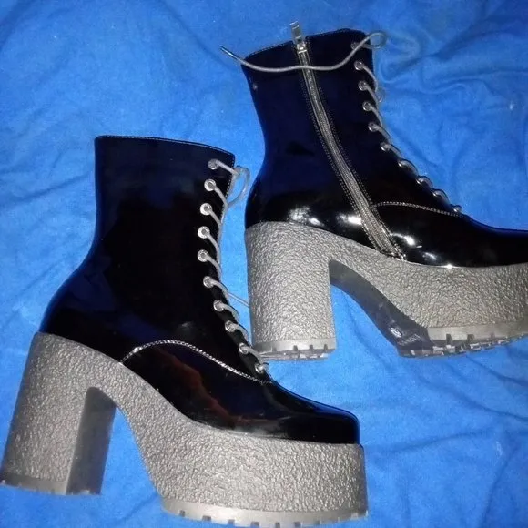 Lamoda SOMETHING IN THE AIR Patent  Platform Boots ( BRAND NEW !!!! )