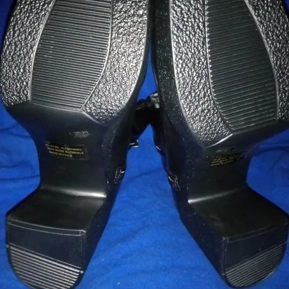 Lamoda SOMETHING IN THE AIR Patent  Platform Boots ( BRAND NEW !!!! )