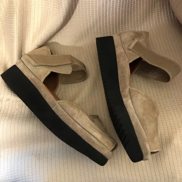 L'amour des Piedes Amadour beige platform  sandals, 9 Wide