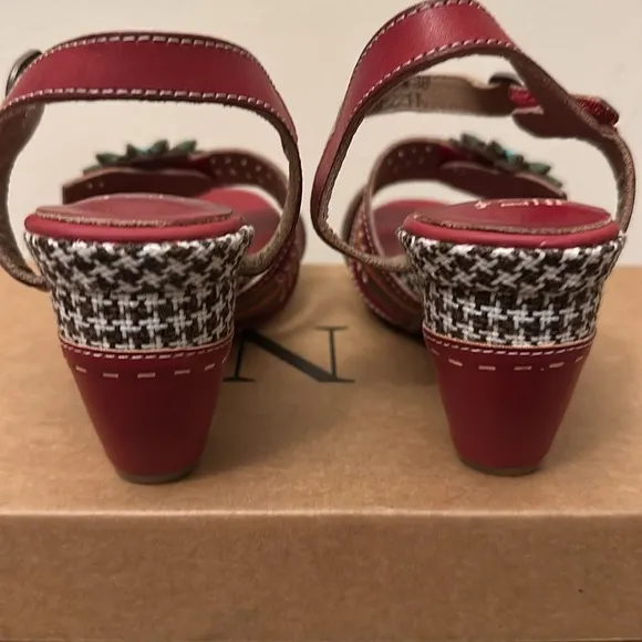 L’ARTISTE ASTARR Sandals