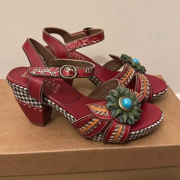 L’ARTISTE ASTARR Sandals