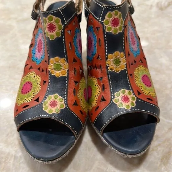 L’ARTISTE SPRING STEP Women’s Belen Floral Laser Cut Leather Heels Blue Size 38