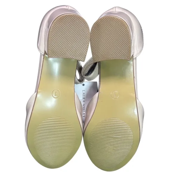 Laura Ashley Beige Patent Buckle Strap Closure Heel Dress Shoes Girls Size 1 New