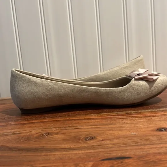 Like New Fergalicious Ballet Flats