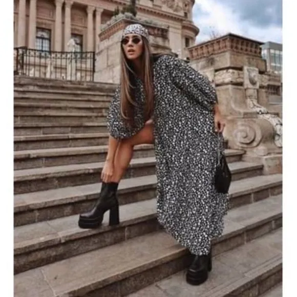LIKE NEW Steve Madden platform black leathwr boots