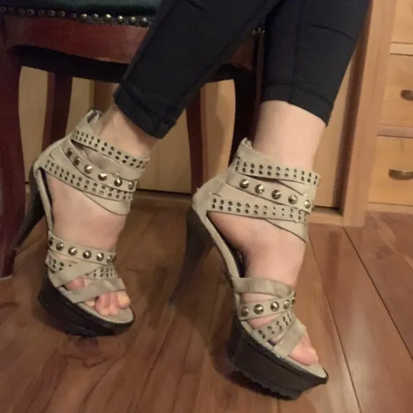 Lisa for Donald J Pliner Isaba Sz6 Platform Sandals