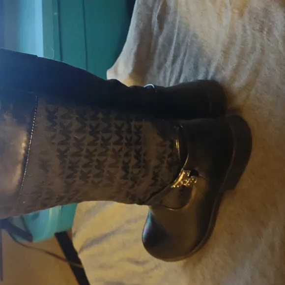Little girls Michael kors boots sz 4