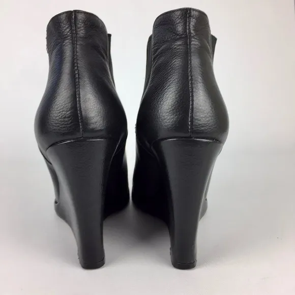 Lola Cruz Black Leather Wedge Chelsea Ankle Booties size 40 / 10