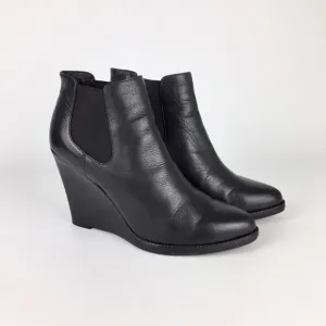 Lola Cruz Black Leather Wedge Chelsea Ankle Booties size 40 / 10