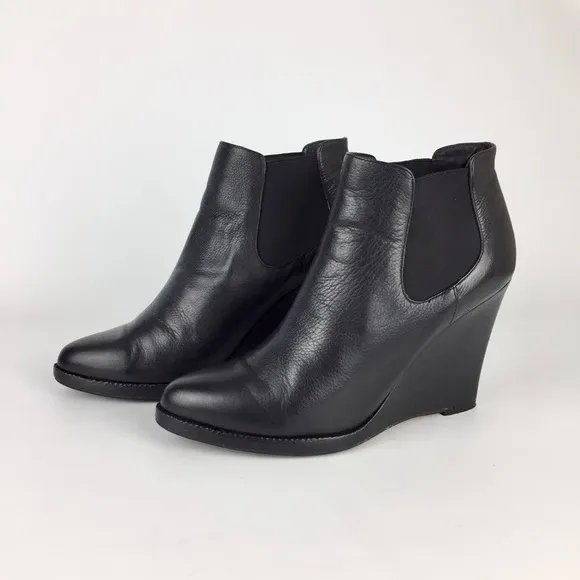 Lola Cruz Black Leather Wedge Chelsea Ankle Booties size 40 / 10