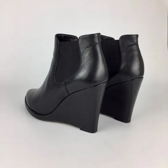 Lola Cruz Black Leather Wedge Chelsea Ankle Booties size 40 / 10