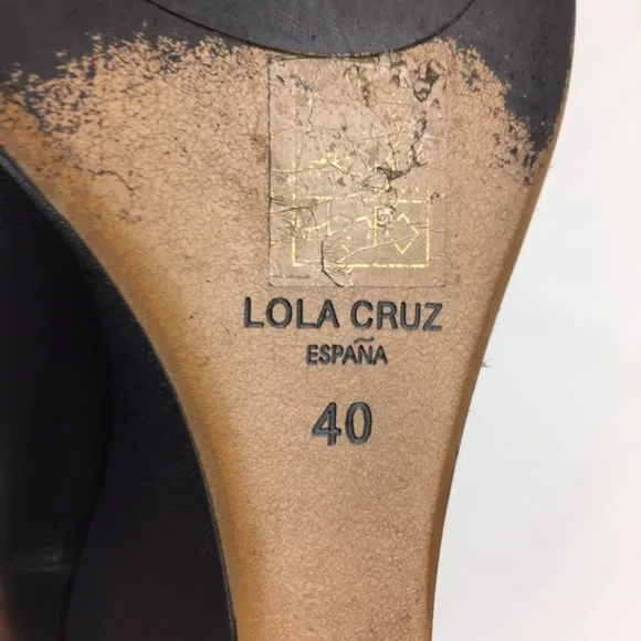 Lola Cruz Black Leather Wedge Chelsea Ankle Booties size 40 / 10