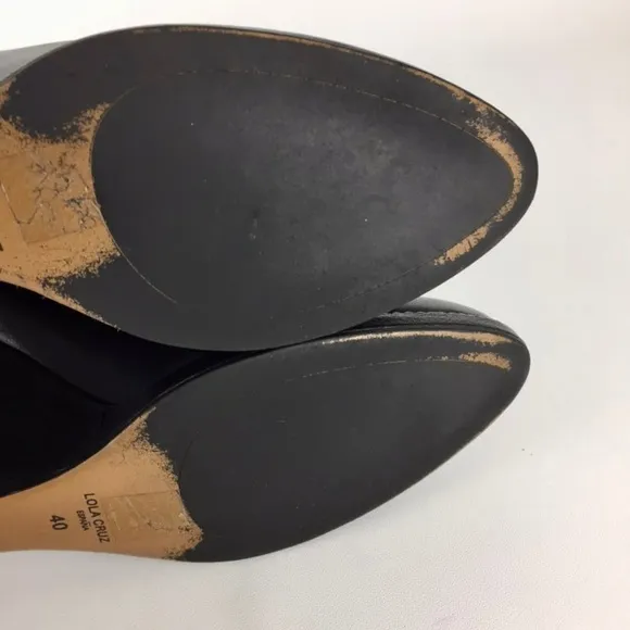 Lola Cruz Black Leather Wedge Chelsea Ankle Booties size 40 / 10