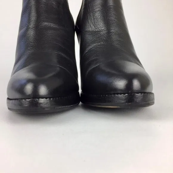 Lola Cruz Black Leather Wedge Chelsea Ankle Booties size 40 / 10