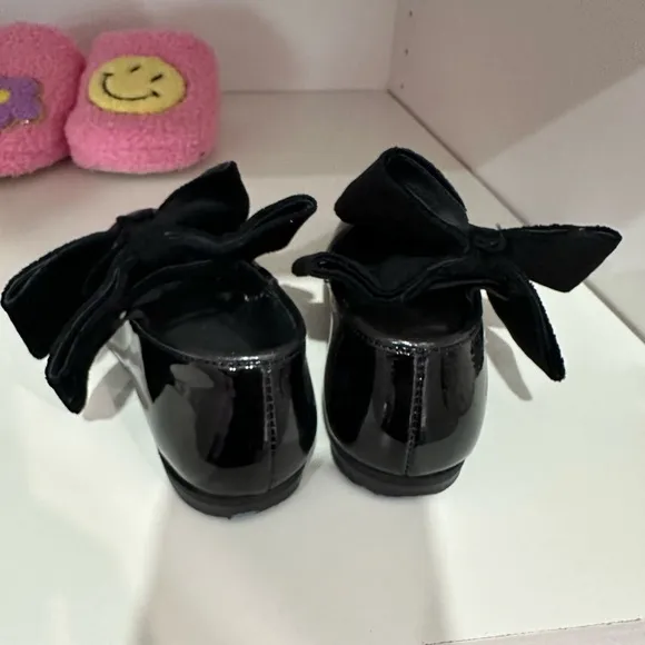 Lucini girls black leather Mary Jane's with velvet bow size 28