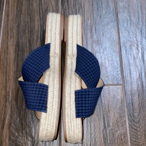 Lucky Brand blue and black patterned espadrille sandals