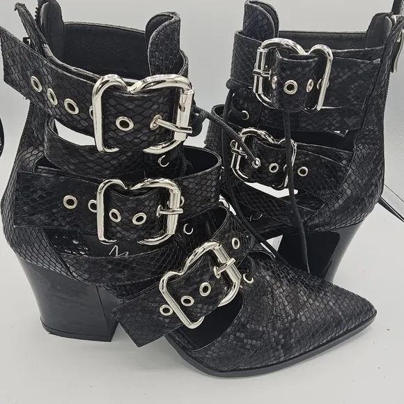 Mackin J Shoes Black Snake Lace Up and Buckle Ankle bootie size 7.5