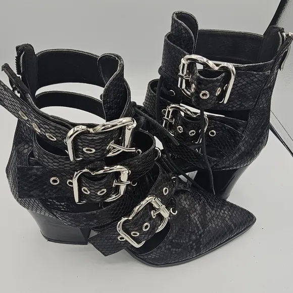 Mackin J Shoes Black Snake Lace Up and Buckle Ankle bootie size 7.5