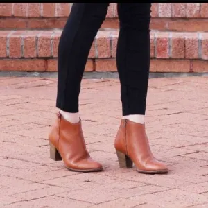 Madewell Billie boots in English Saddle brown size 5.5