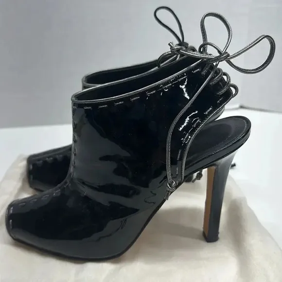 Manolo Blahnik Heeled Bootie Black Patent Leather Peep Toe Lace Up Back 37