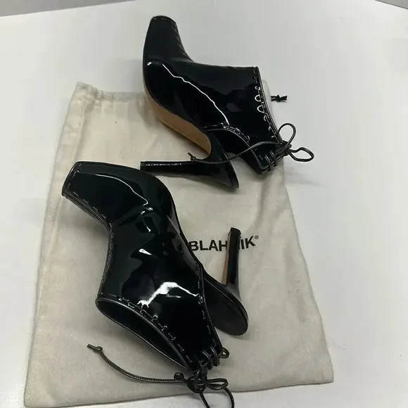 Manolo Blahnik Heeled Bootie Black Patent Leather Peep Toe Lace Up Back 37