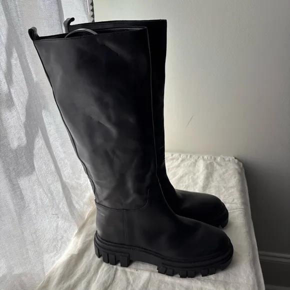 Marc Fisher LTD Malena Lug Sole Platform Boots Sz 10M
