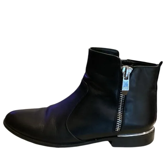 Marc Fisher womens Black Leather Ankle Boots with Zipper Casual Style Size 8.5
