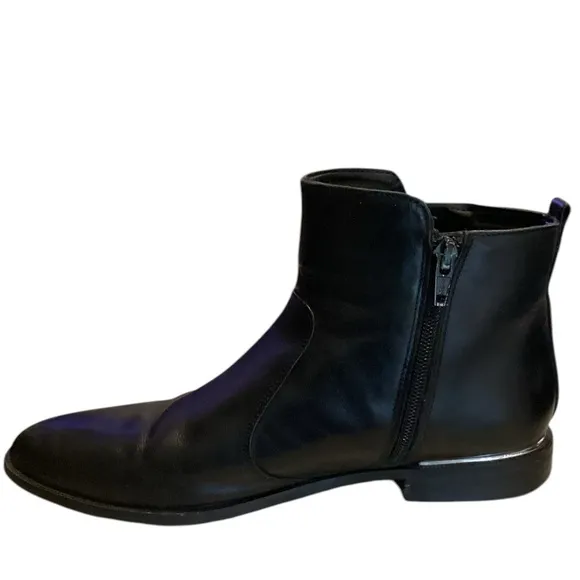 Marc Fisher womens Black Leather Ankle Boots with Zipper Casual Style Size 8.5