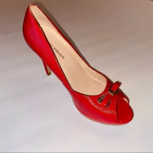 Marc-Fisher Women’s red Marsha Peep-Toe Bow Stillitoes size 8