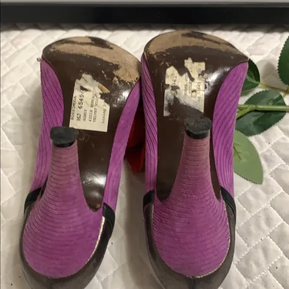 Marc Jacobs color block purple suede pointed toe Low Italy Pumps. Nice heel