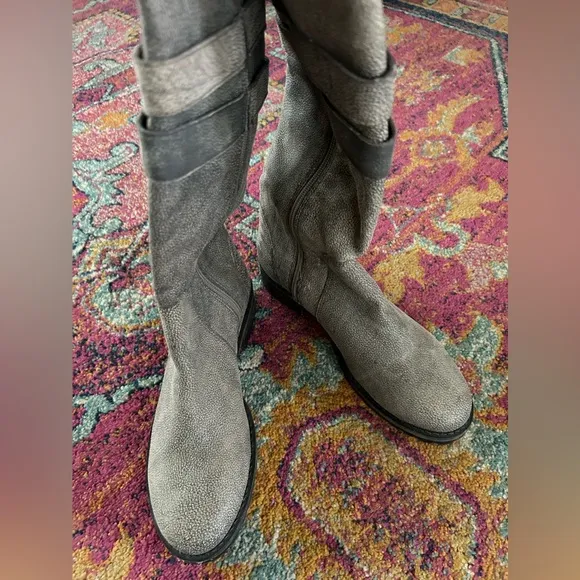 Matisse | Women’s grey distressed pebbled leather side zip low heel boots, sz 9M