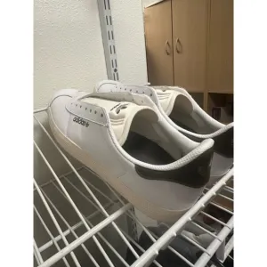 Men's Adidas Gazelle White/Brown-green Sneakers Size 10
