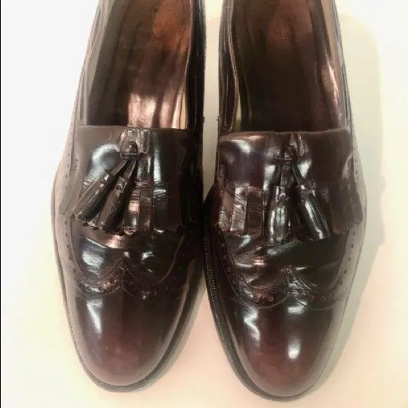 MEN’S DRESS SHOES with TASSELS.