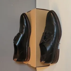 Mens size 12 Johnson &amp; Murphy Black Dress Shoes. EUC