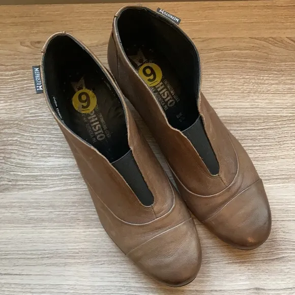 Mephisto Maddie booties size 9