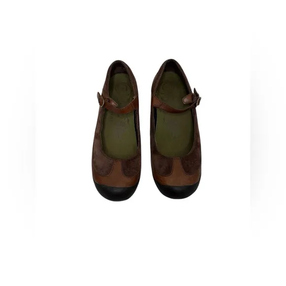 Merrell Brown and Black Casual Shoes with Classic Design Size 7.5